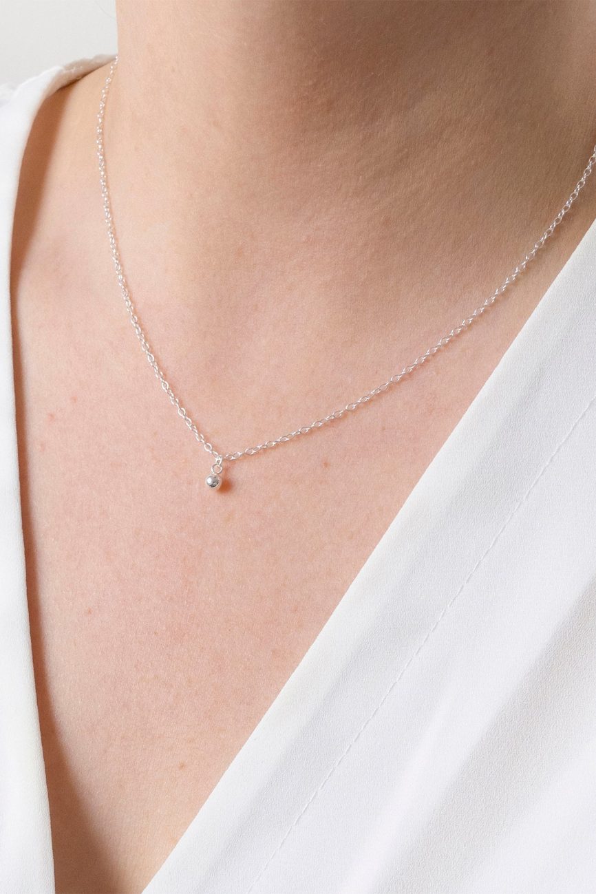 Minimal Ball Necklace
