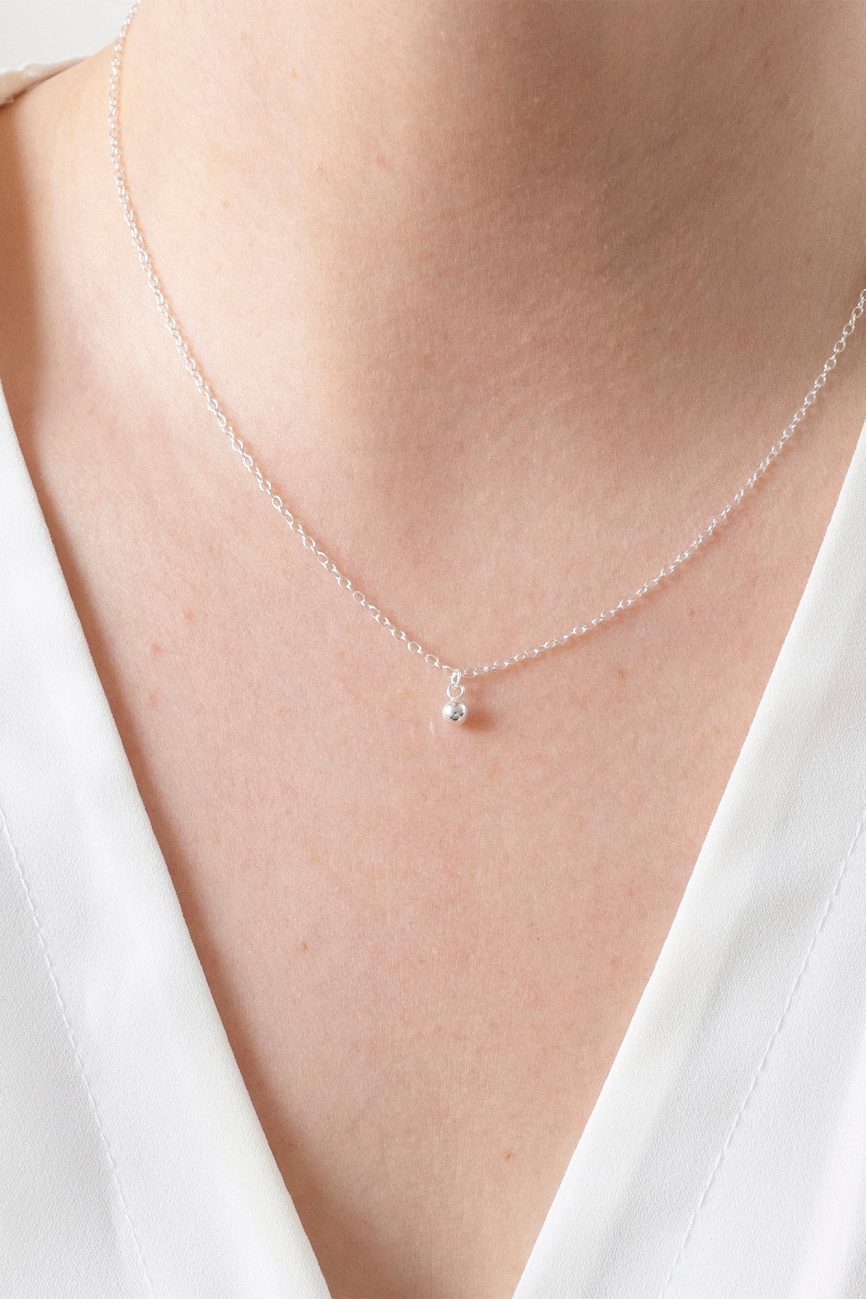 Minimal Ball Necklace